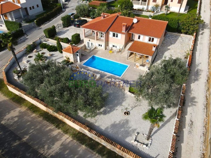 Villa indipendente con appartamento aggiuntivo e vista mare, Poreč, Istria