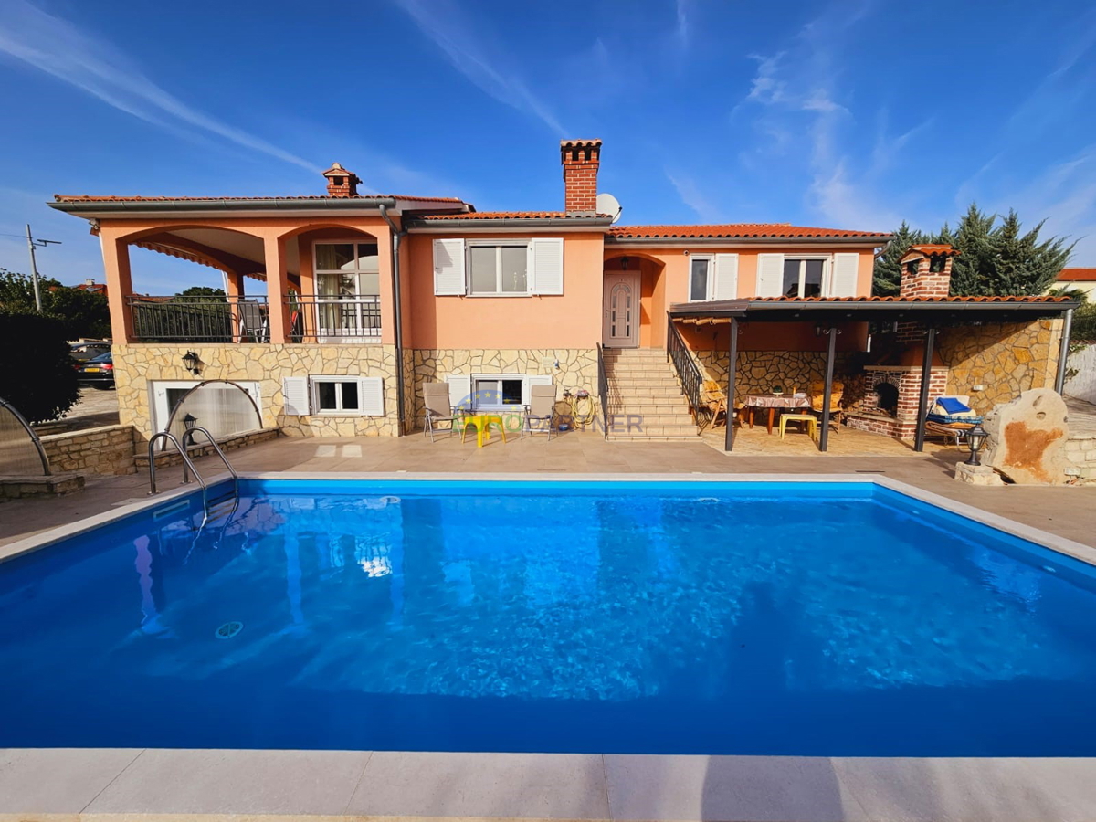 Villa indipendente con appartamento aggiuntivo e vista mare, Poreč, Istria