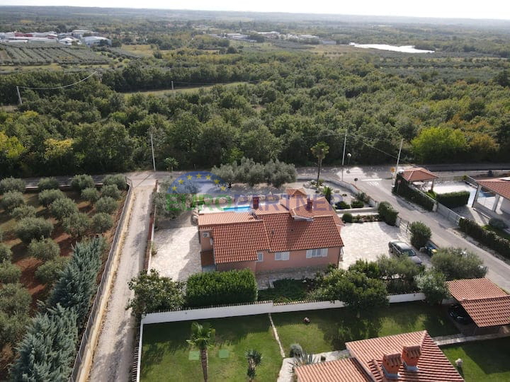 Villa indipendente con appartamento aggiuntivo e vista mare, Poreč, Istria