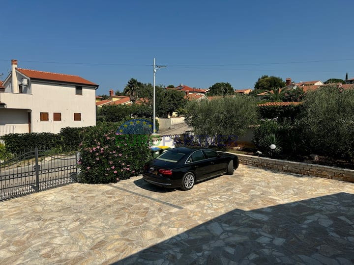 Villa indipendente con appartamento aggiuntivo e vista mare, Poreč, Istria