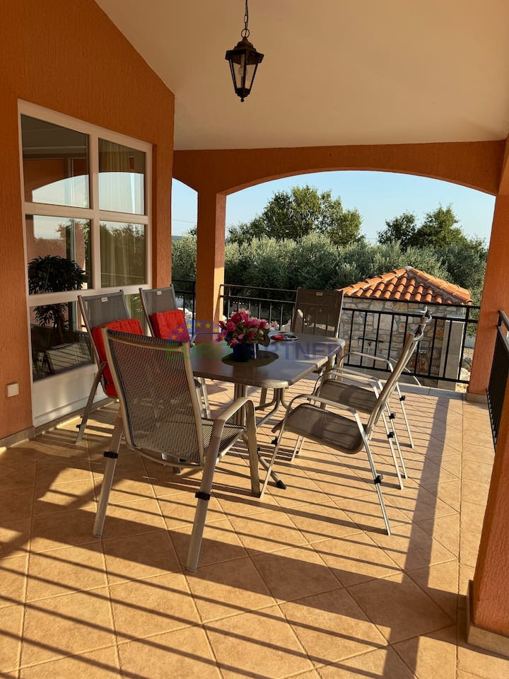 Villa indipendente con appartamento aggiuntivo e vista mare, Poreč, Istria