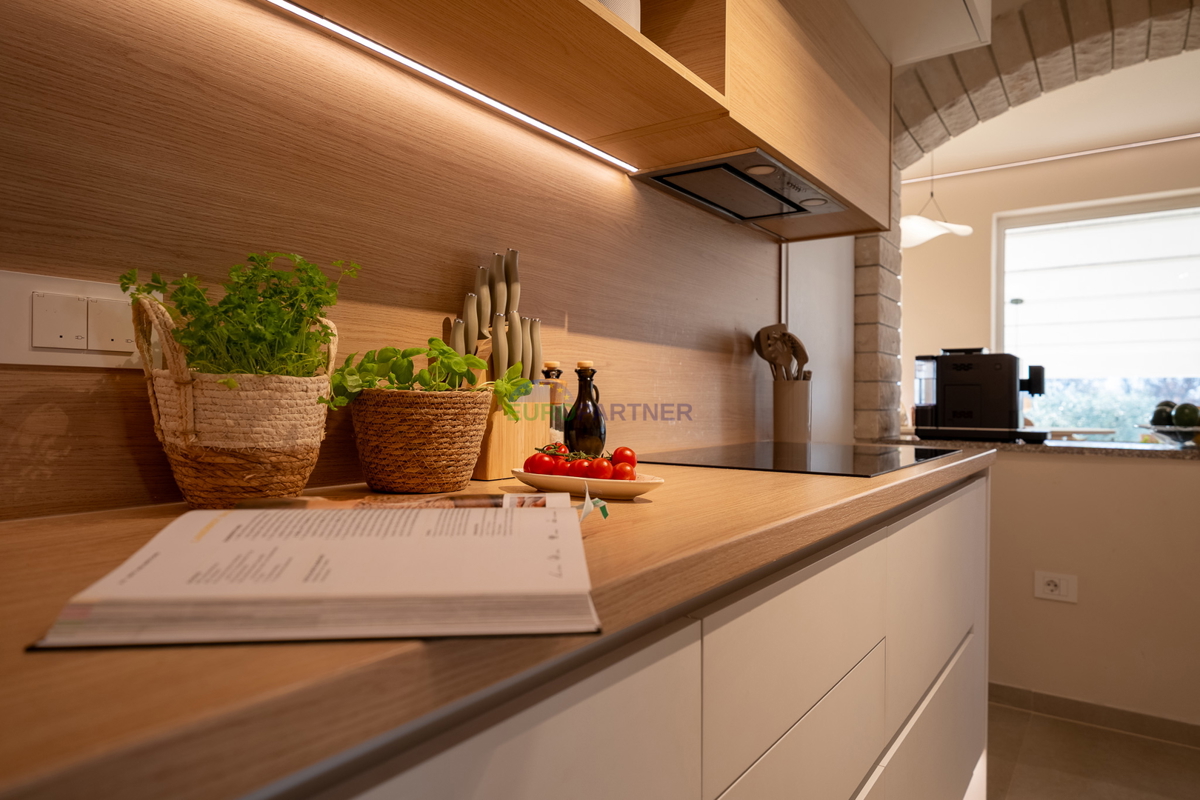 Casa con giardino di 3200 m2! Parenzo, a 5 km dal mare