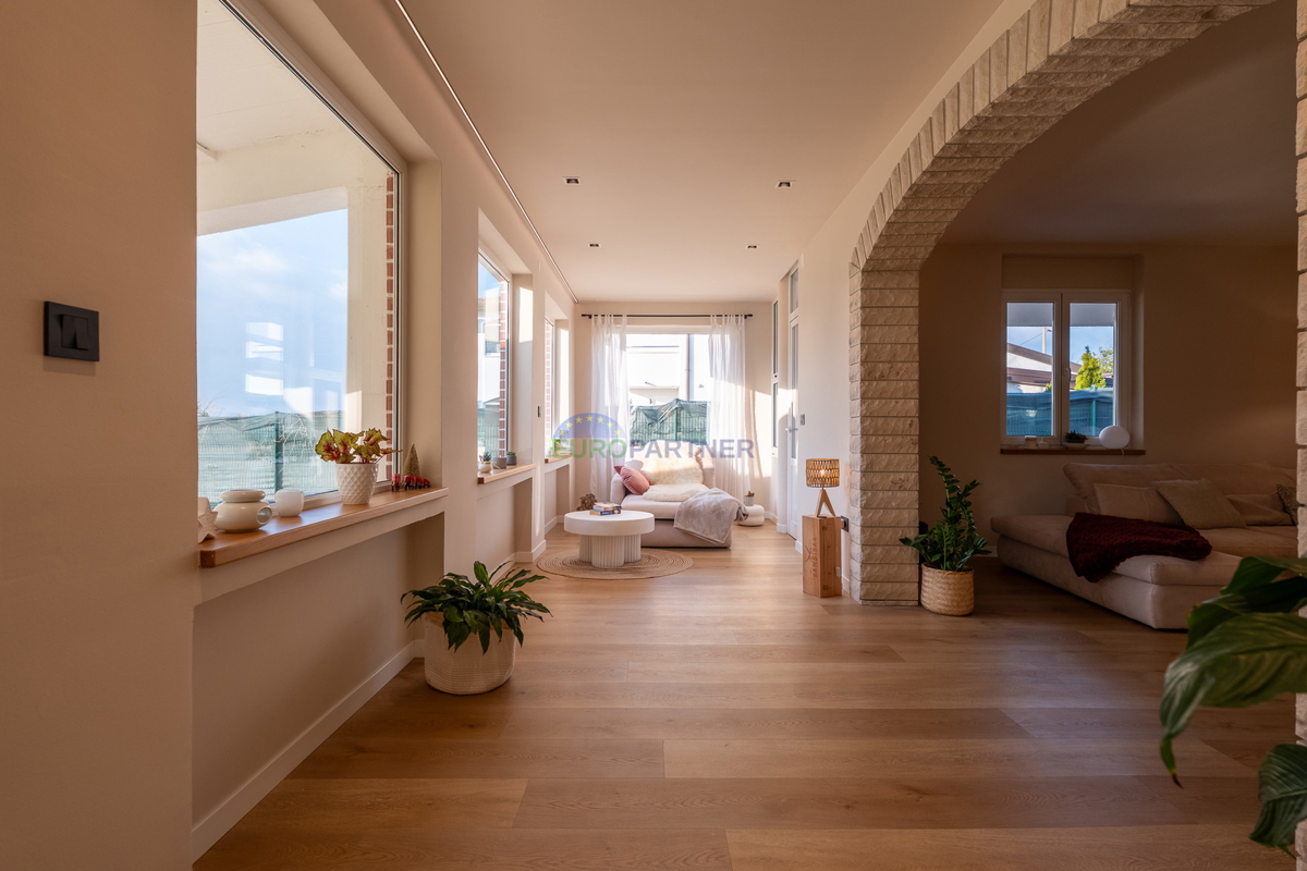 Casa con giardino di 3200 m2! Parenzo, a 5 km dal mare