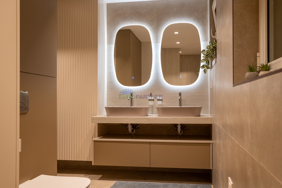 Casa con giardino di 3200 m2! Parenzo, a 5 km dal mare