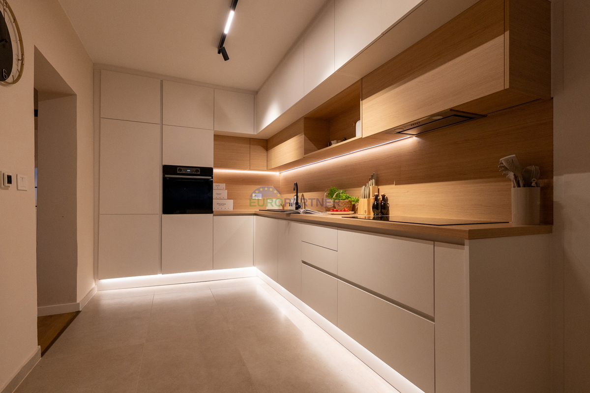 Casa con giardino di 3200 m2! Parenzo, a 5 km dal mare