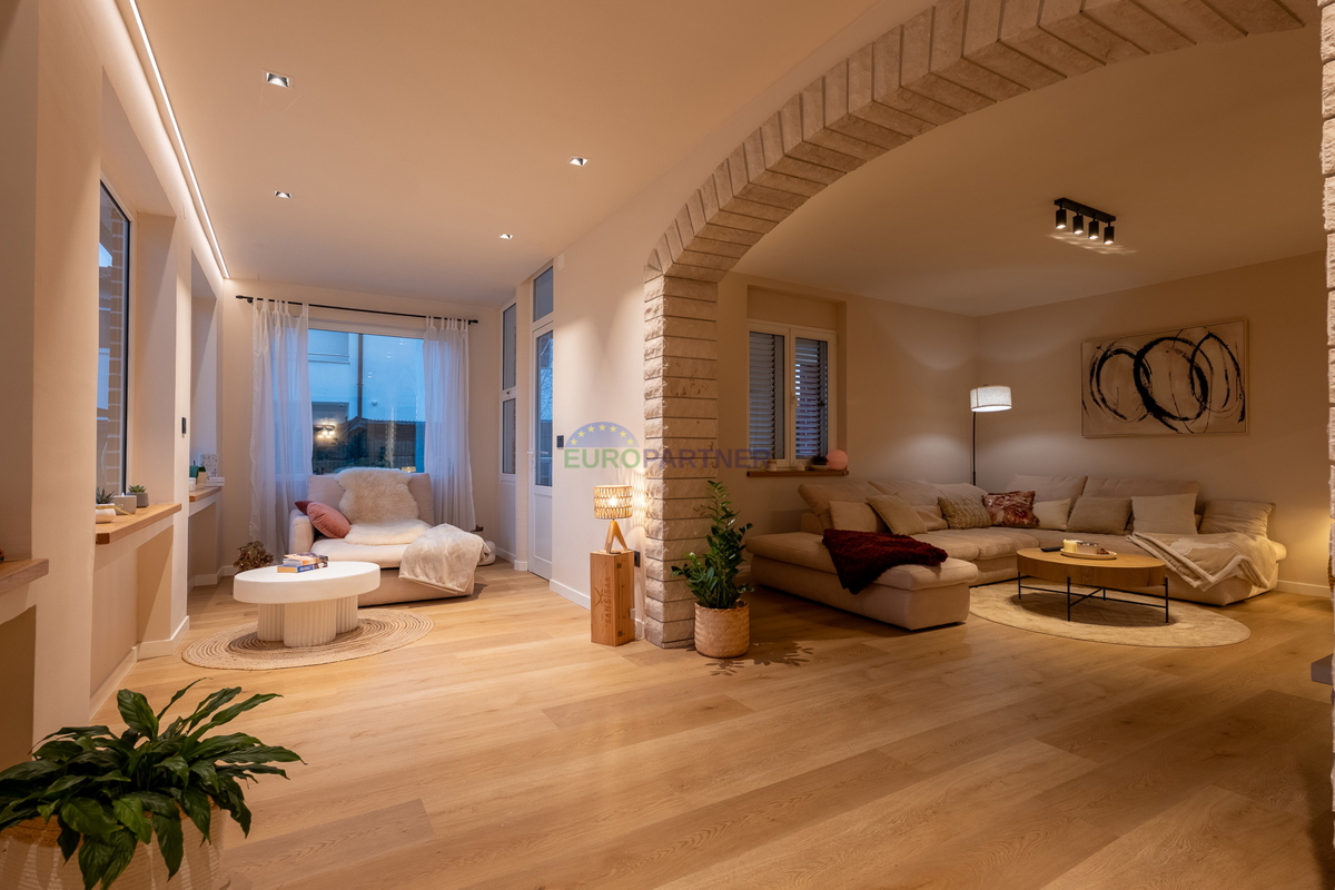 Casa con giardino di 3200 m2! Parenzo, a 5 km dal mare