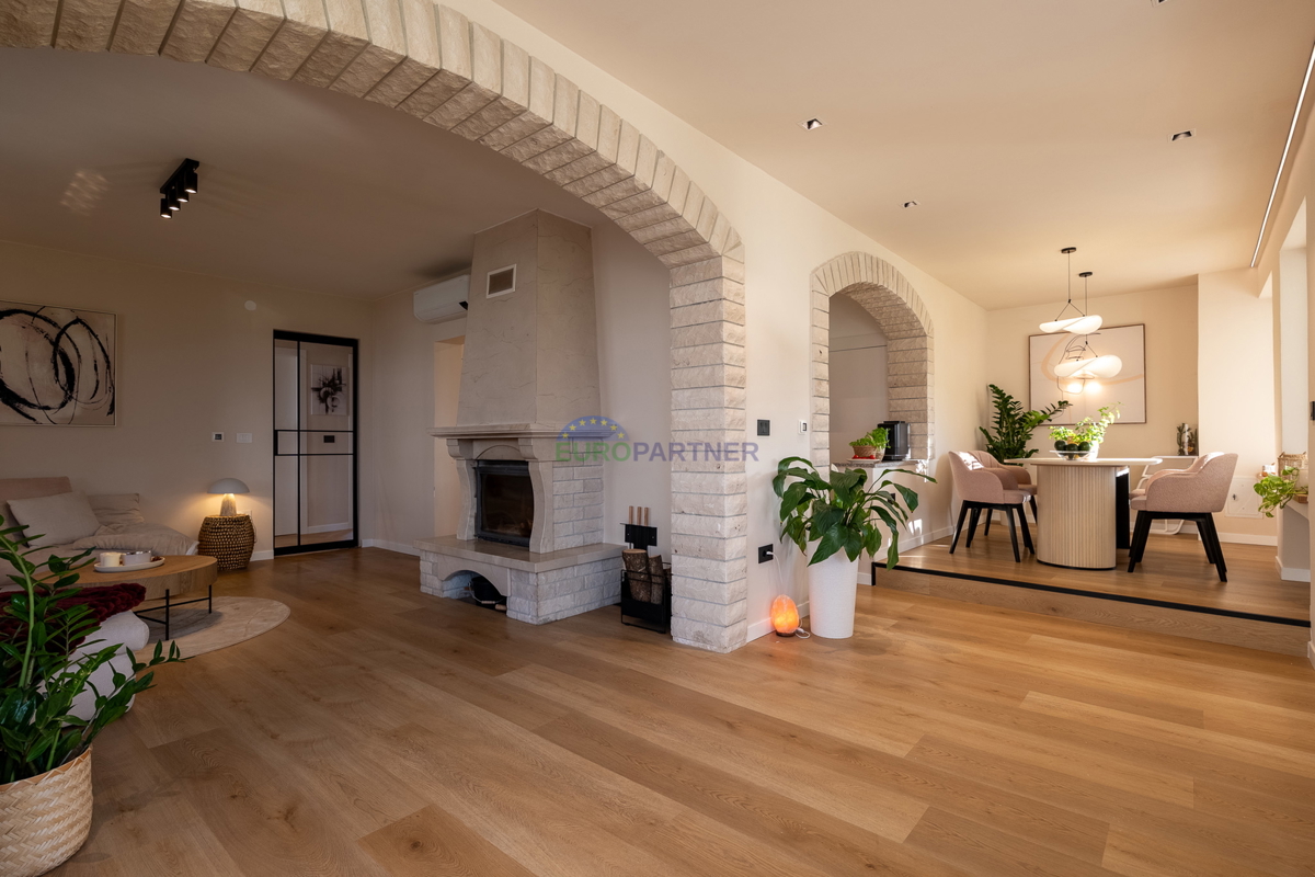 Casa con giardino di 3200 m2! Parenzo, a 5 km dal mare