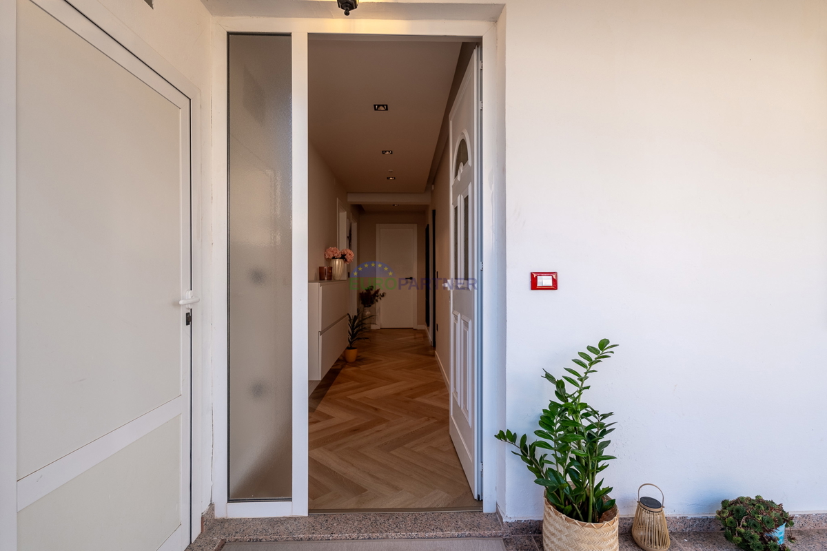 Casa con giardino di 3200 m2! Parenzo, a 5 km dal mare