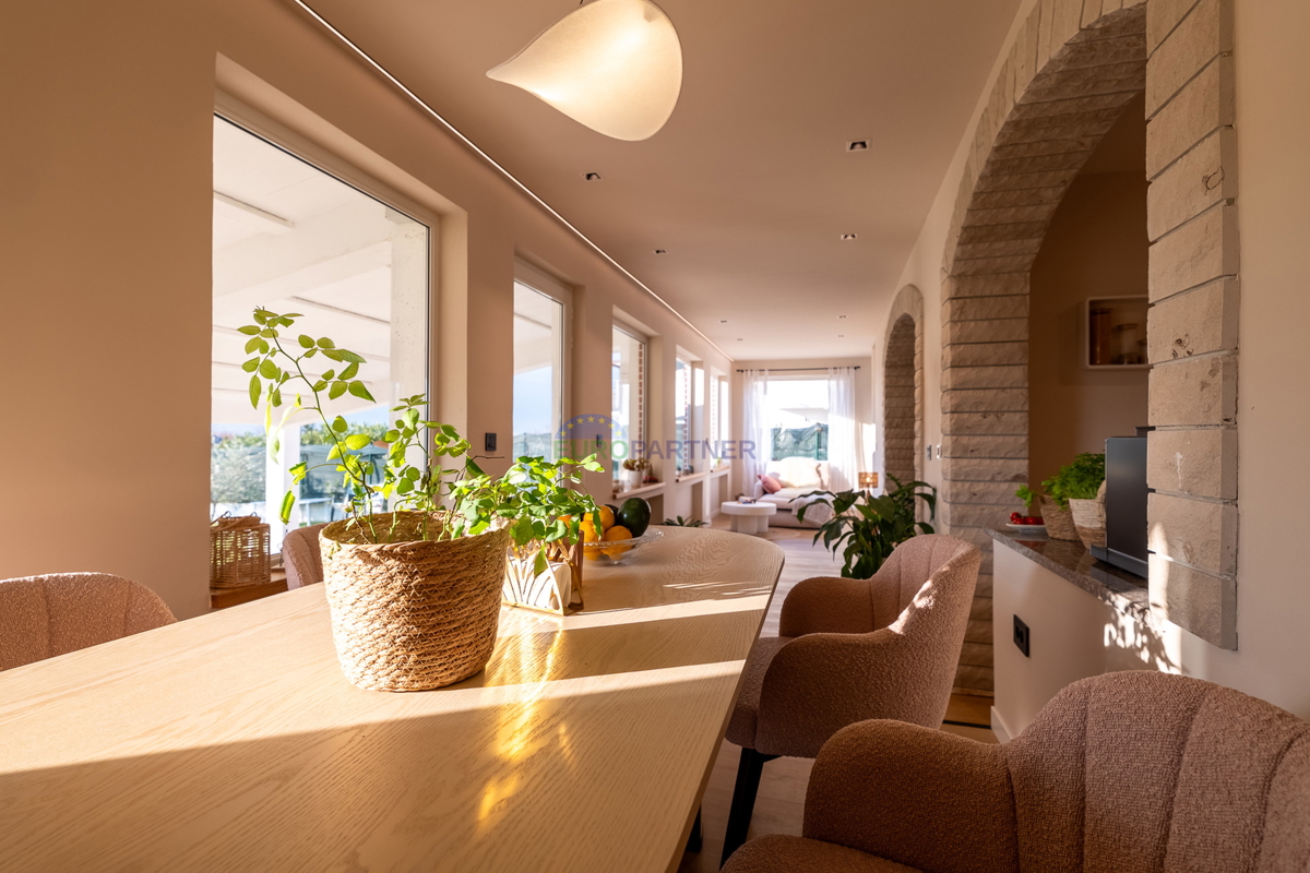 Casa con giardino di 3200 m2! Parenzo, a 5 km dal mare