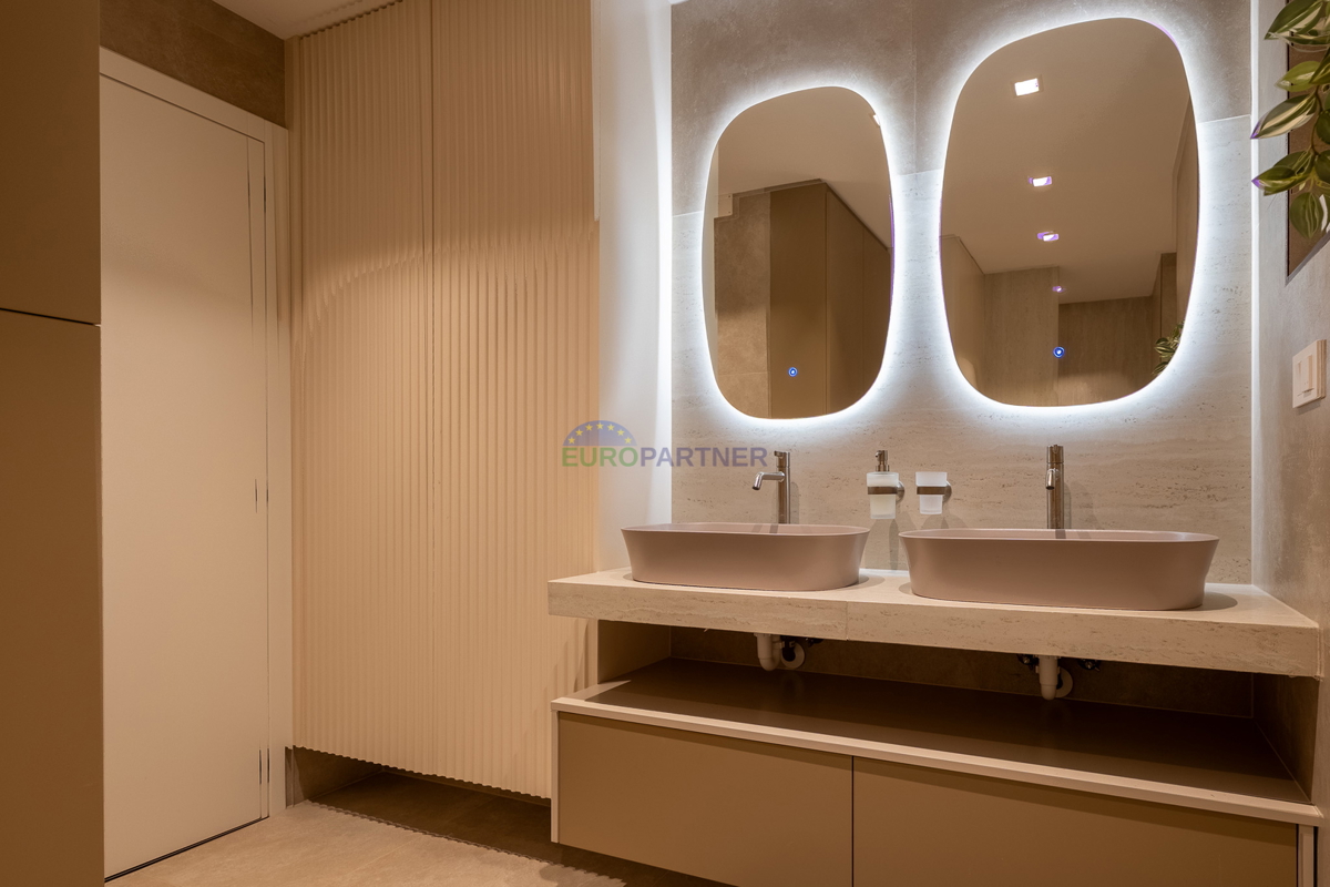 Casa con giardino di 3200 m2! Parenzo, a 5 km dal mare