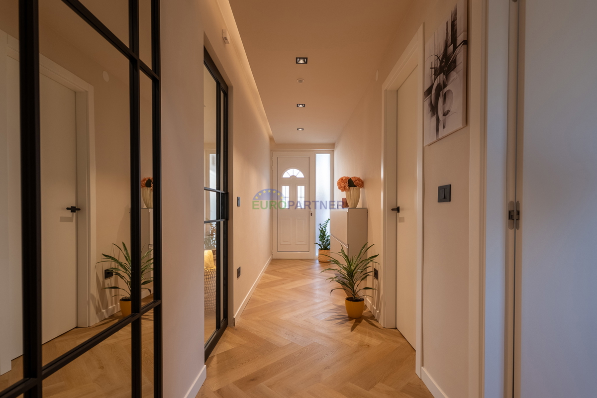 Casa con giardino di 3200 m2! Parenzo, a 5 km dal mare