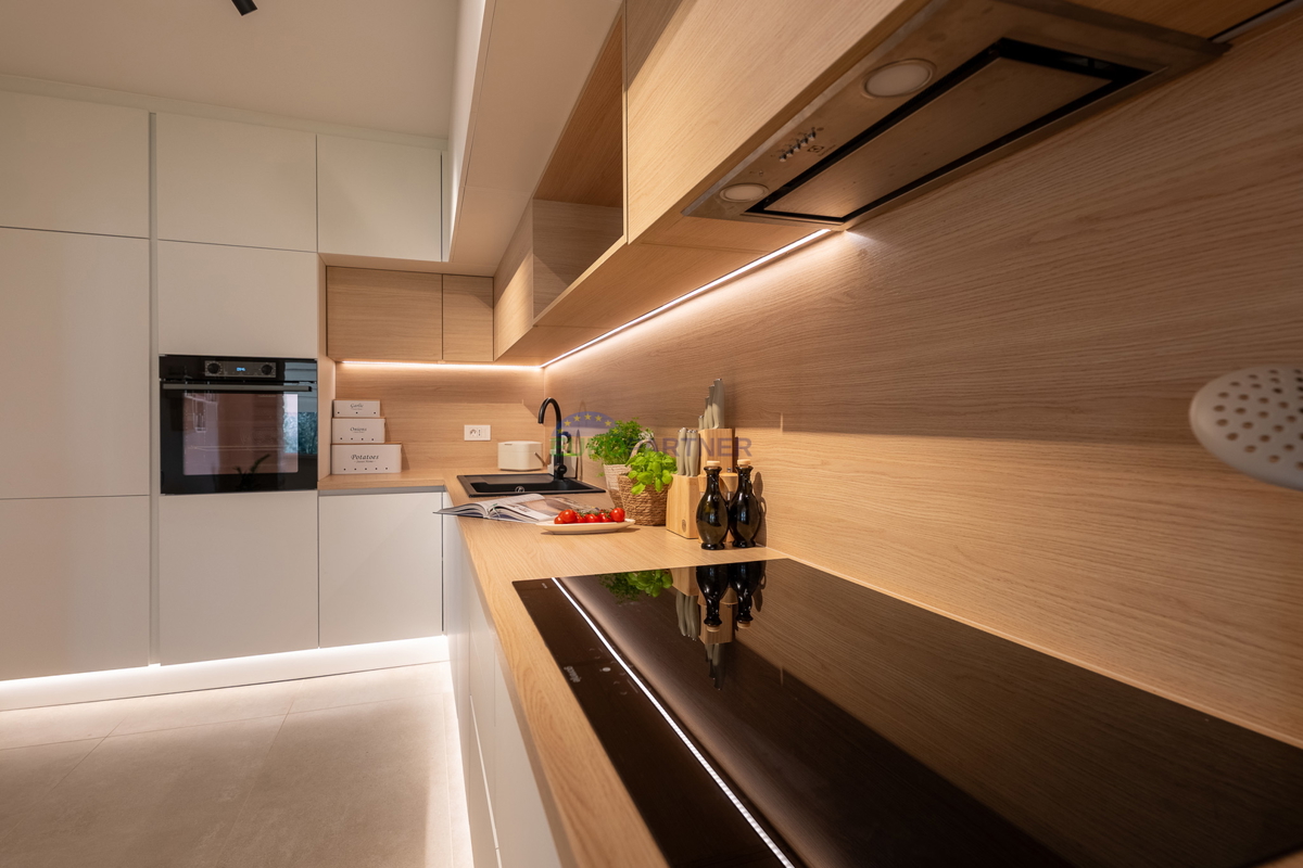 Casa con giardino di 3200 m2! Parenzo, a 5 km dal mare