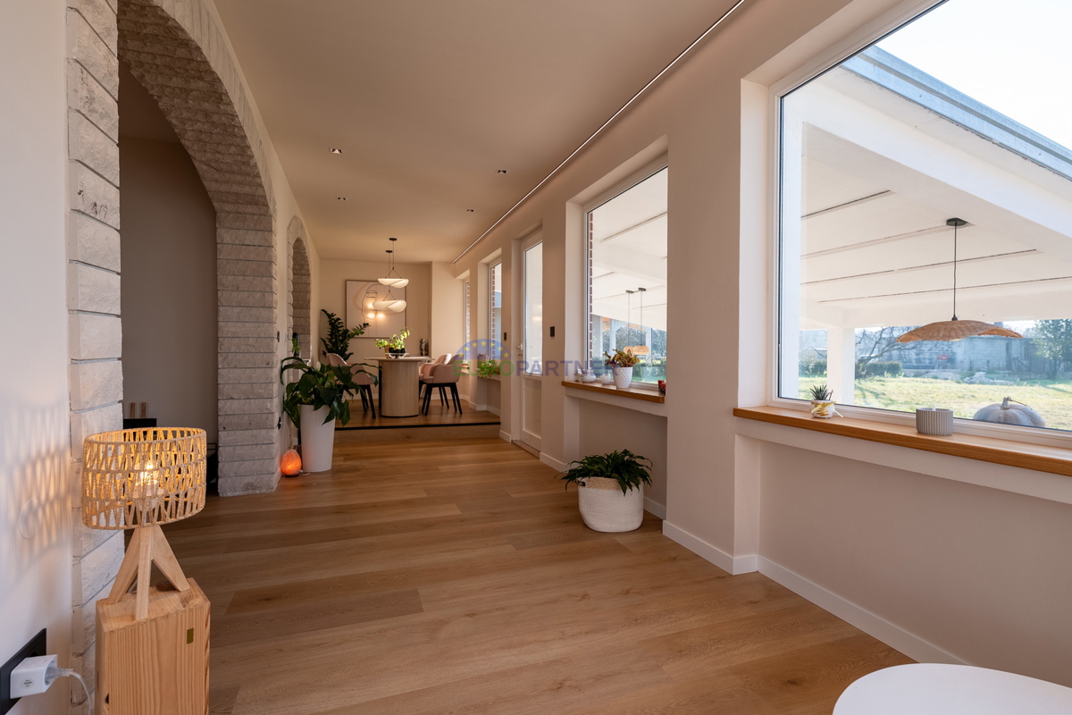 Casa con giardino di 3200 m2! Parenzo, a 5 km dal mare