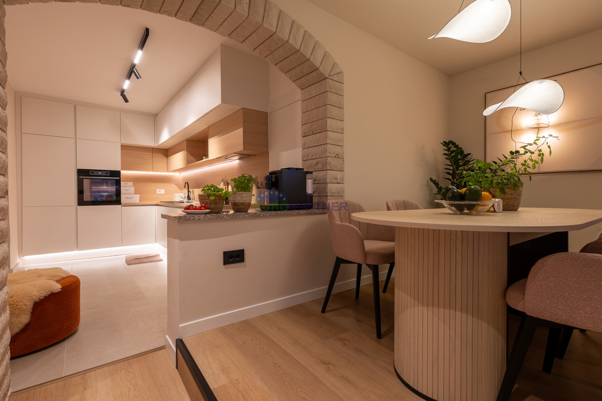 Casa con giardino di 3200 m2! Parenzo, a 5 km dal mare