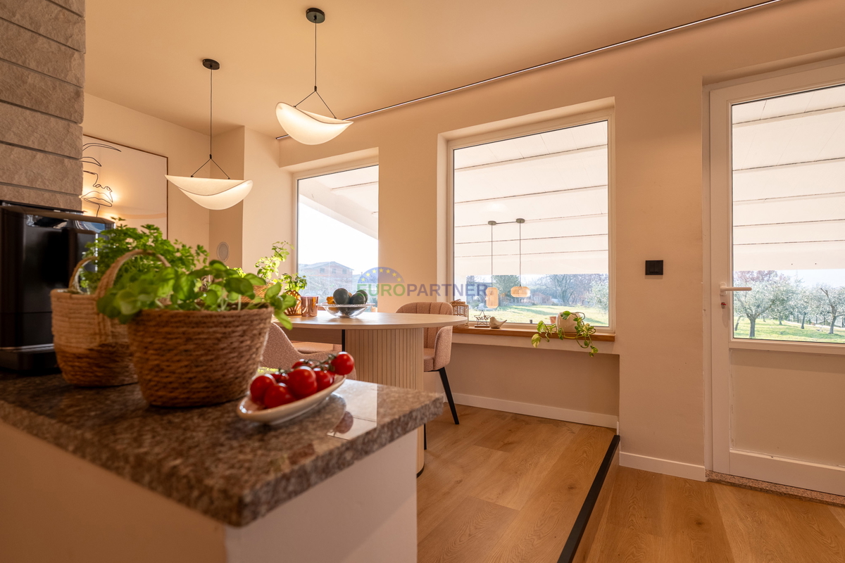 Casa con giardino di 3200 m2! Parenzo, a 5 km dal mare