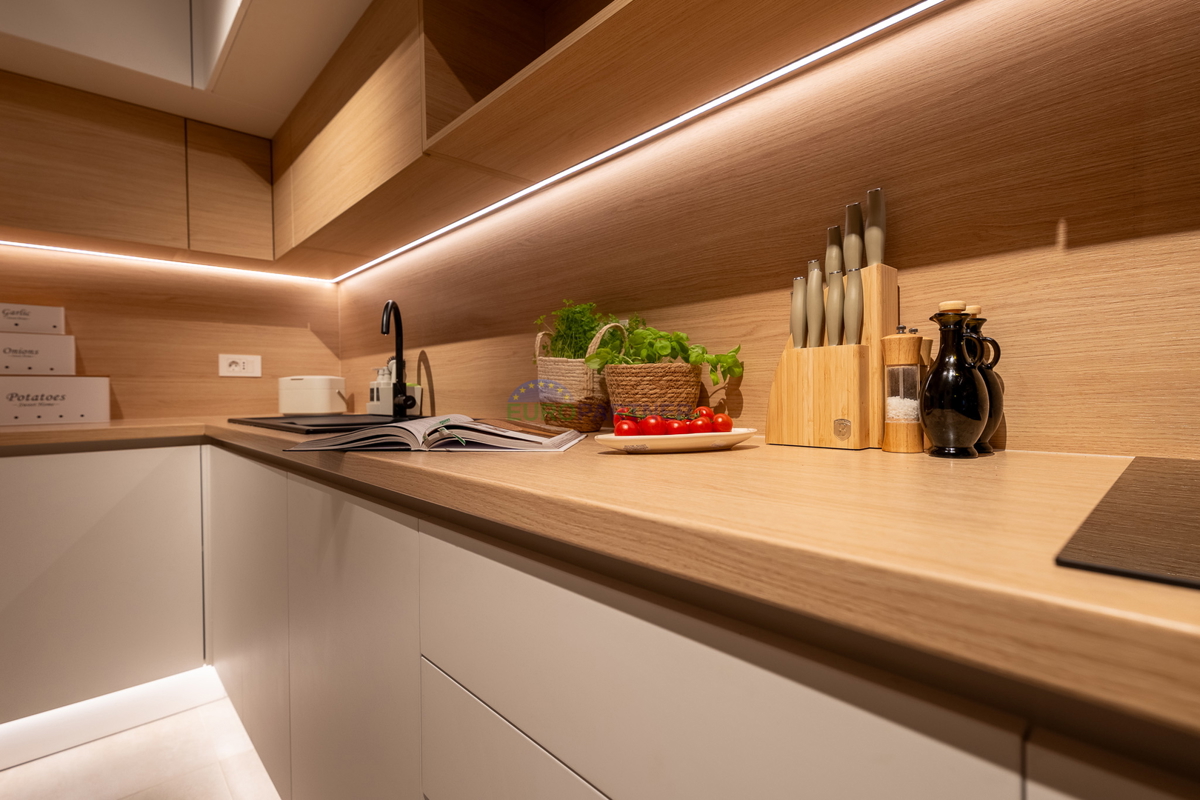 Casa con giardino di 3200 m2! Parenzo, a 5 km dal mare