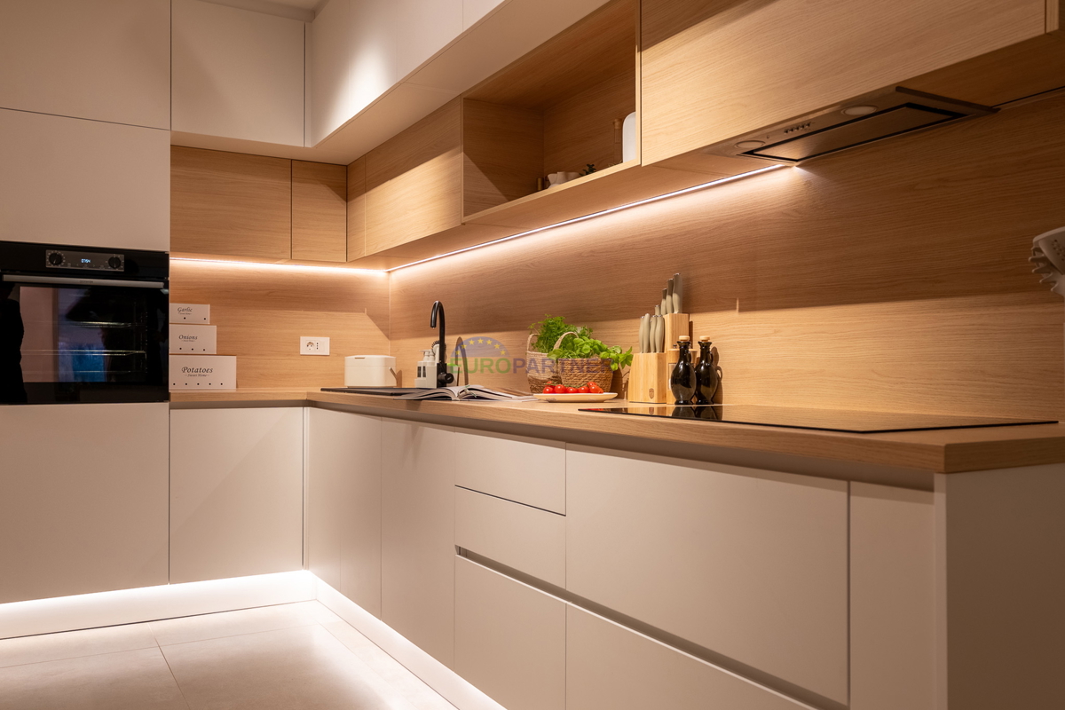 Casa con giardino di 3200 m2! Parenzo, a 5 km dal mare