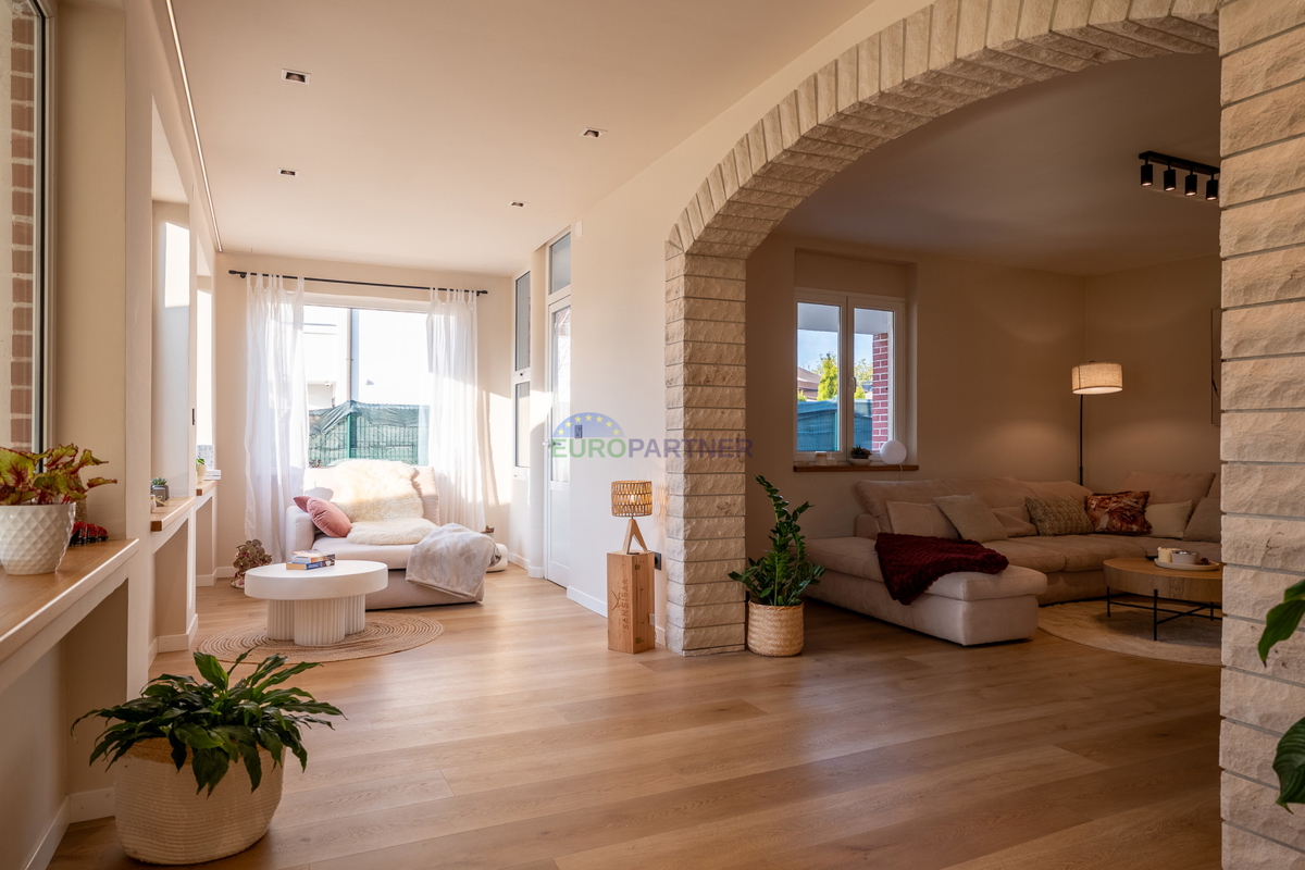 Casa con giardino di 3200 m2! Parenzo, a 5 km dal mare