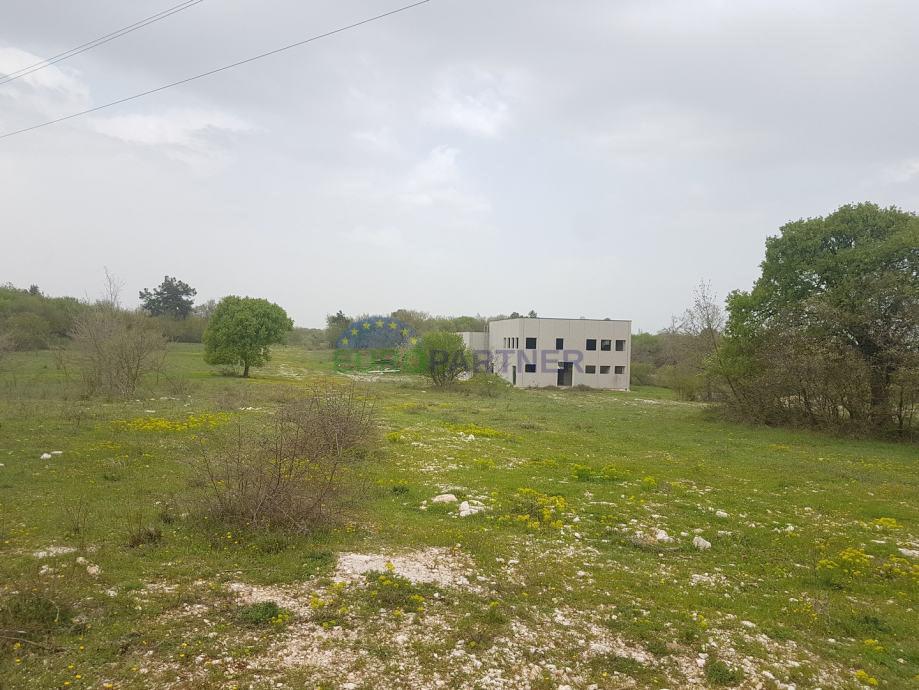 Terreno edificabile con capannone di produzione