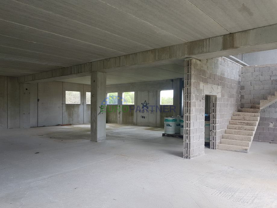 Terreno edificabile con capannone di produzione