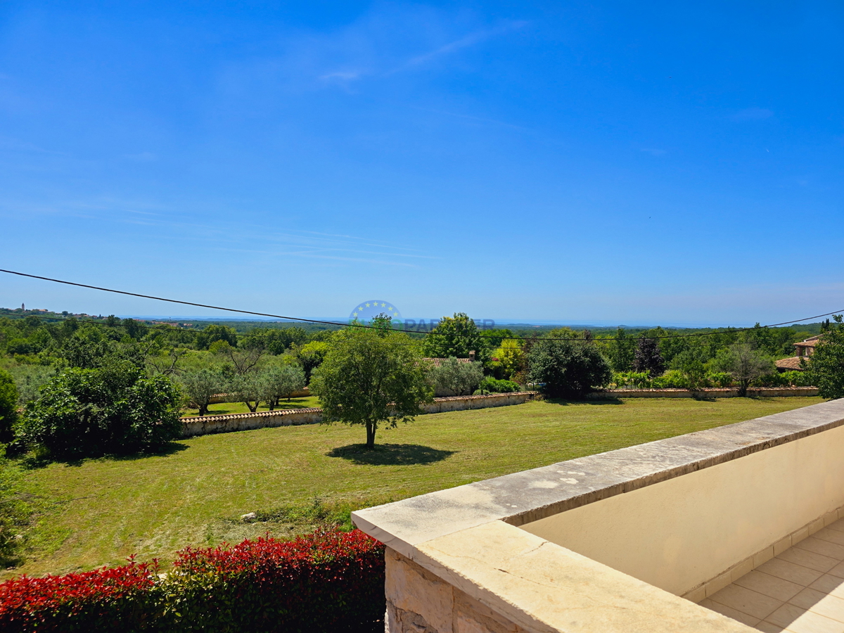 Zona Parenzo, casa in pietra con piscina e vista mare