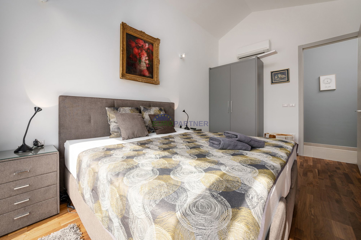 Lussuosa villa con 6000m2 di giardino, nei dintorni di Poreč.