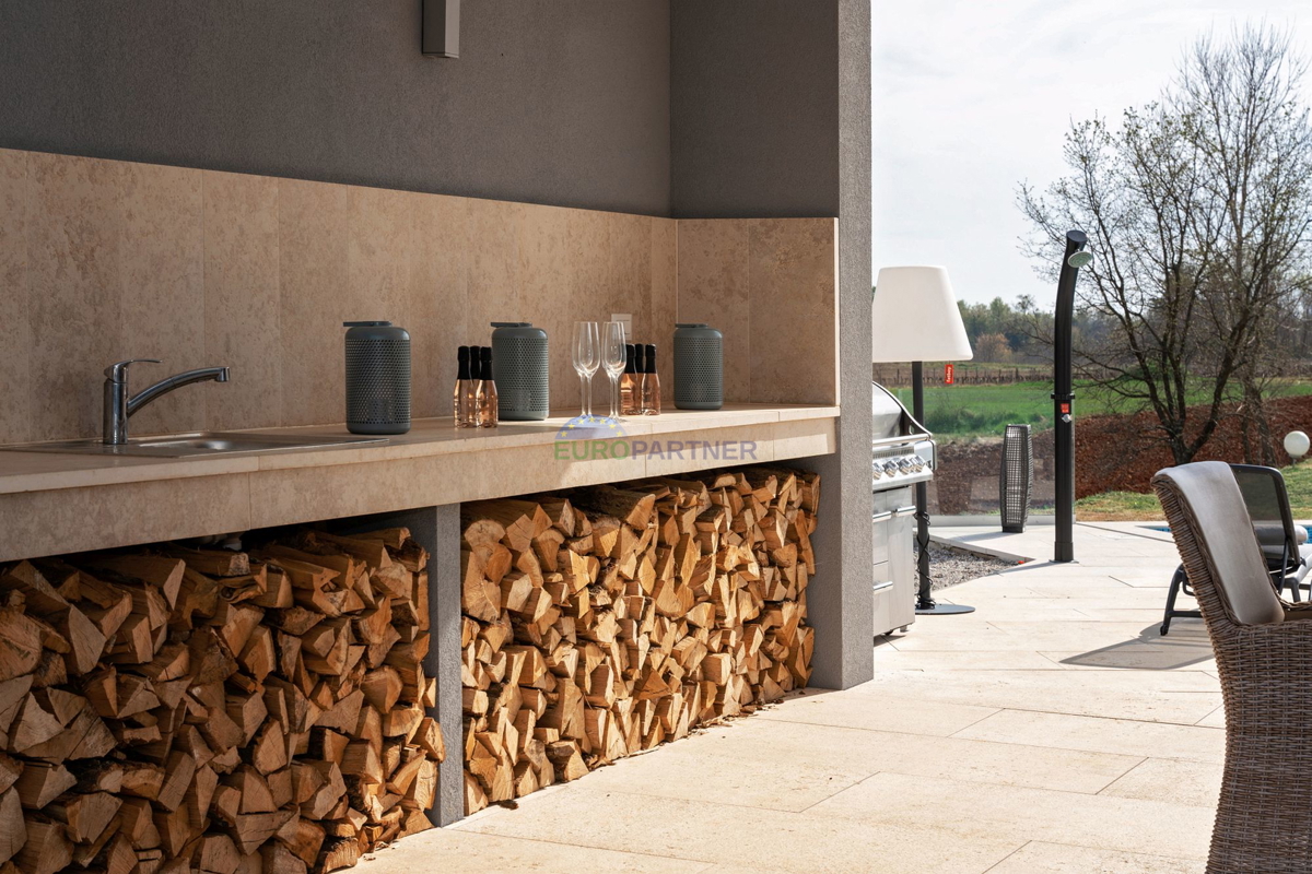 Lussuosa villa con 6000m2 di giardino, nei dintorni di Poreč.