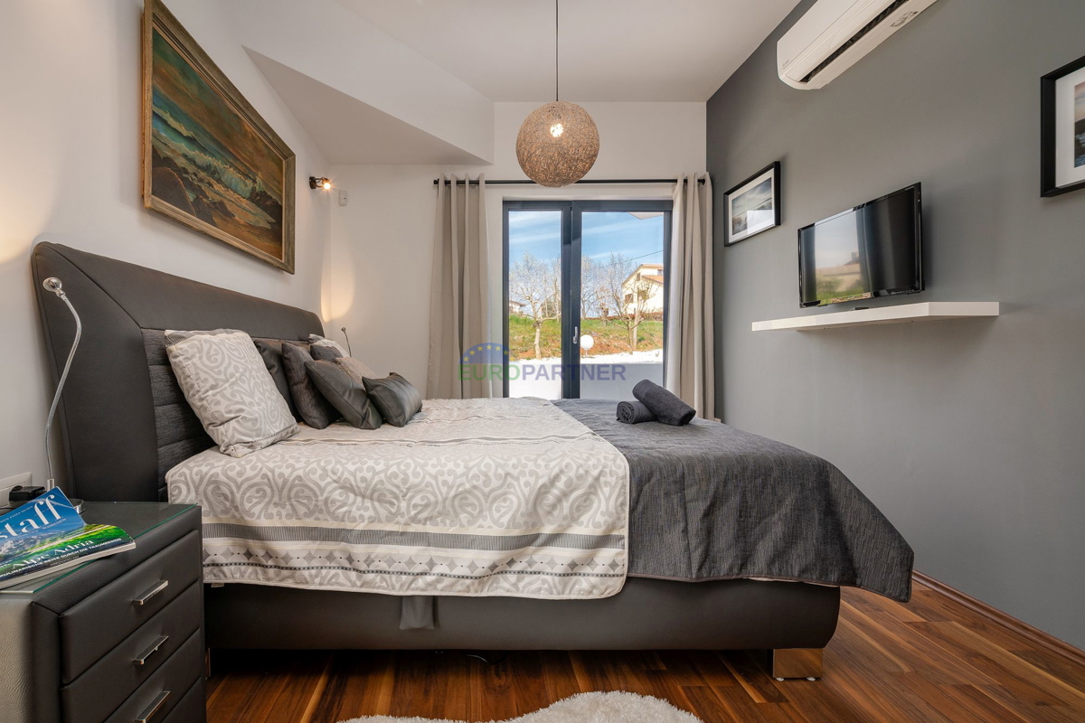 Lussuosa villa con 6000m2 di giardino, nei dintorni di Poreč.