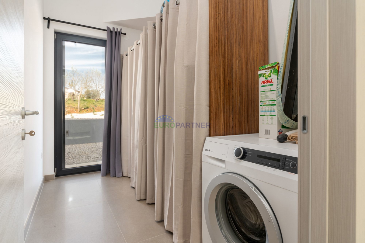 Lussuosa villa con 6000m2 di giardino, nei dintorni di Poreč.