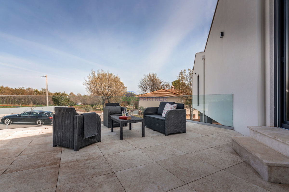 Lussuosa villa con 6000m2 di giardino, nei dintorni di Poreč.