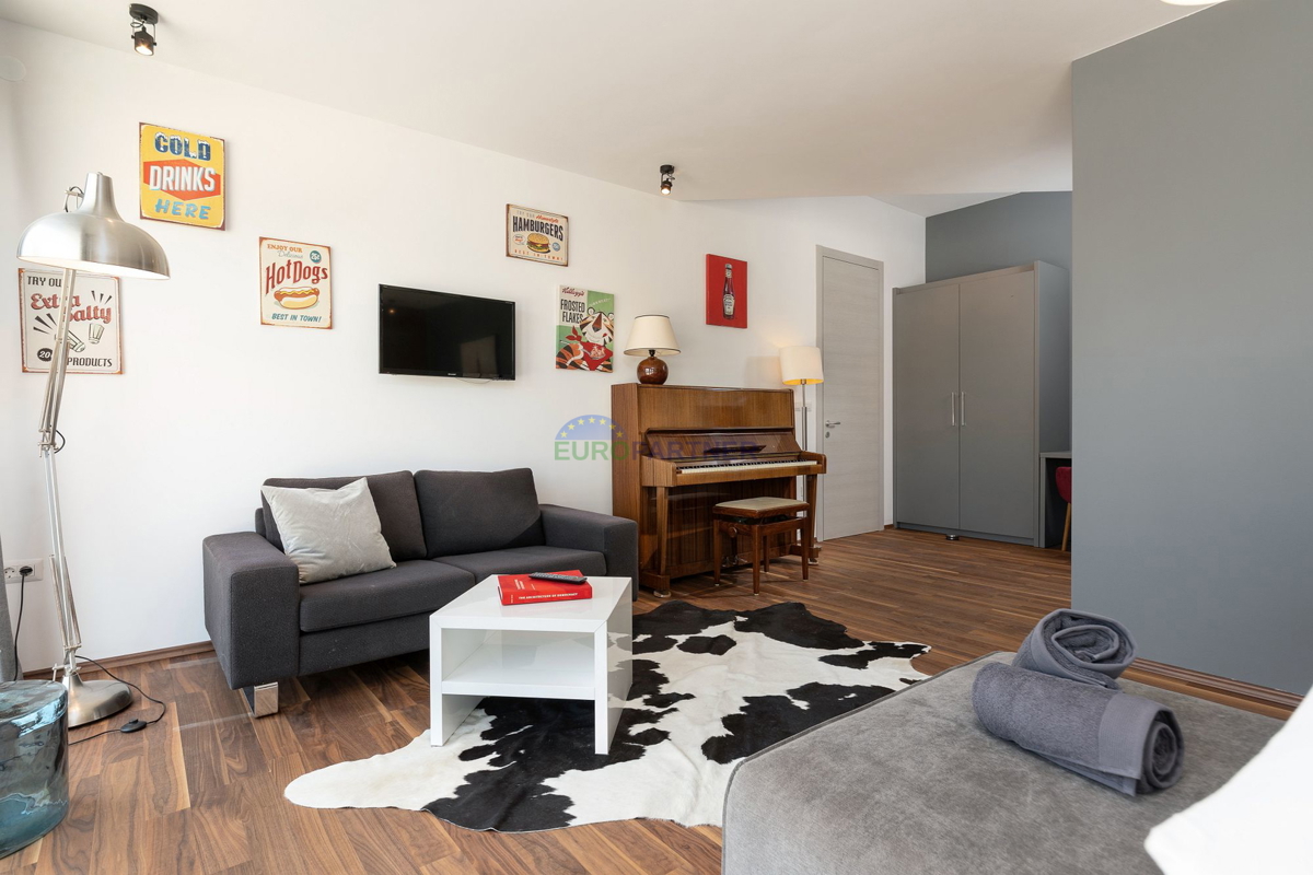 Lussuosa villa con 6000m2 di giardino, nei dintorni di Poreč.