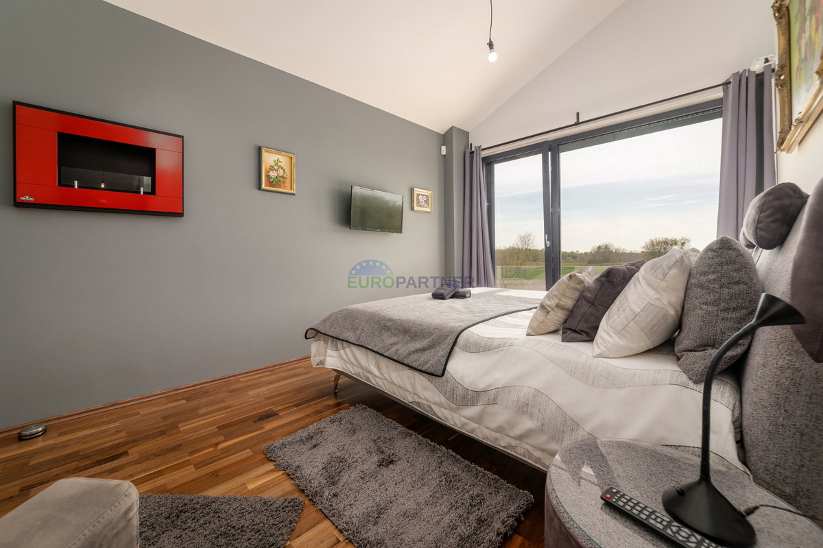 Lussuosa villa con 6000m2 di giardino, nei dintorni di Poreč.