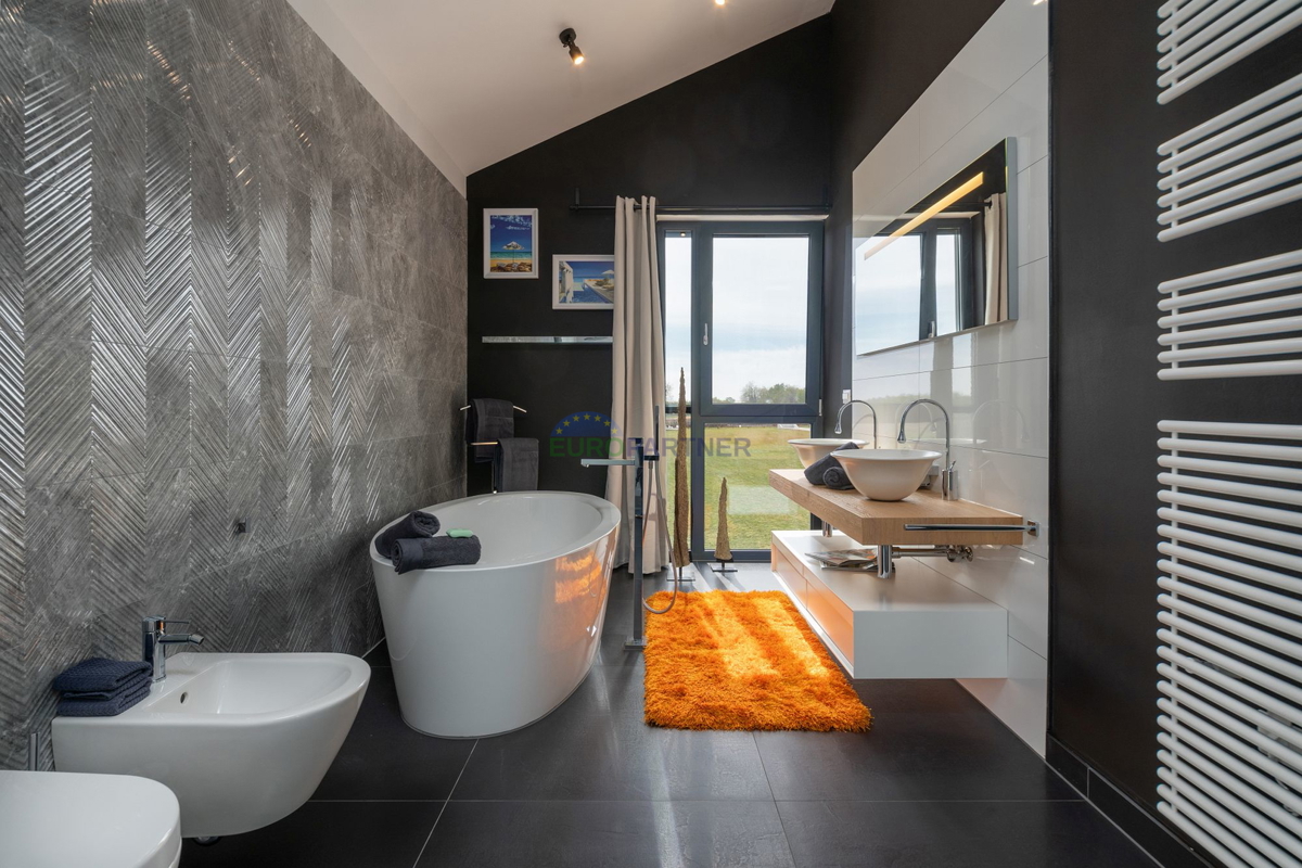 Lussuosa villa con 6000m2 di giardino, nei dintorni di Poreč.