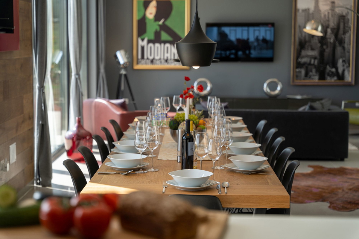 Lussuosa villa con 6000m2 di giardino, nei dintorni di Poreč.