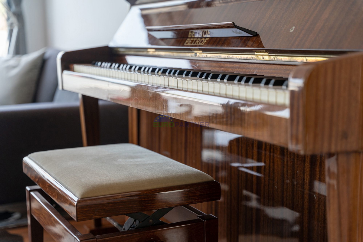 Lussuosa villa con 6000m2 di giardino, nei dintorni di Poreč.