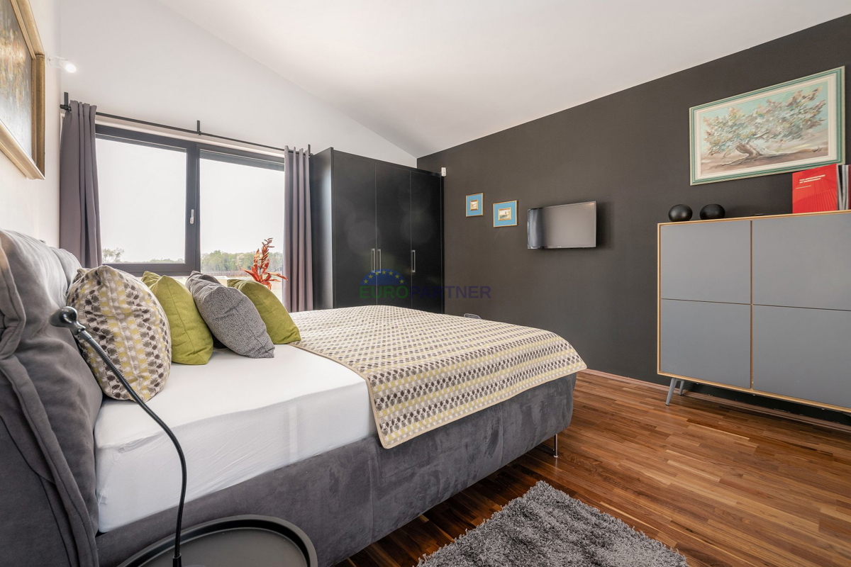 Lussuosa villa con 6000m2 di giardino, nei dintorni di Poreč.