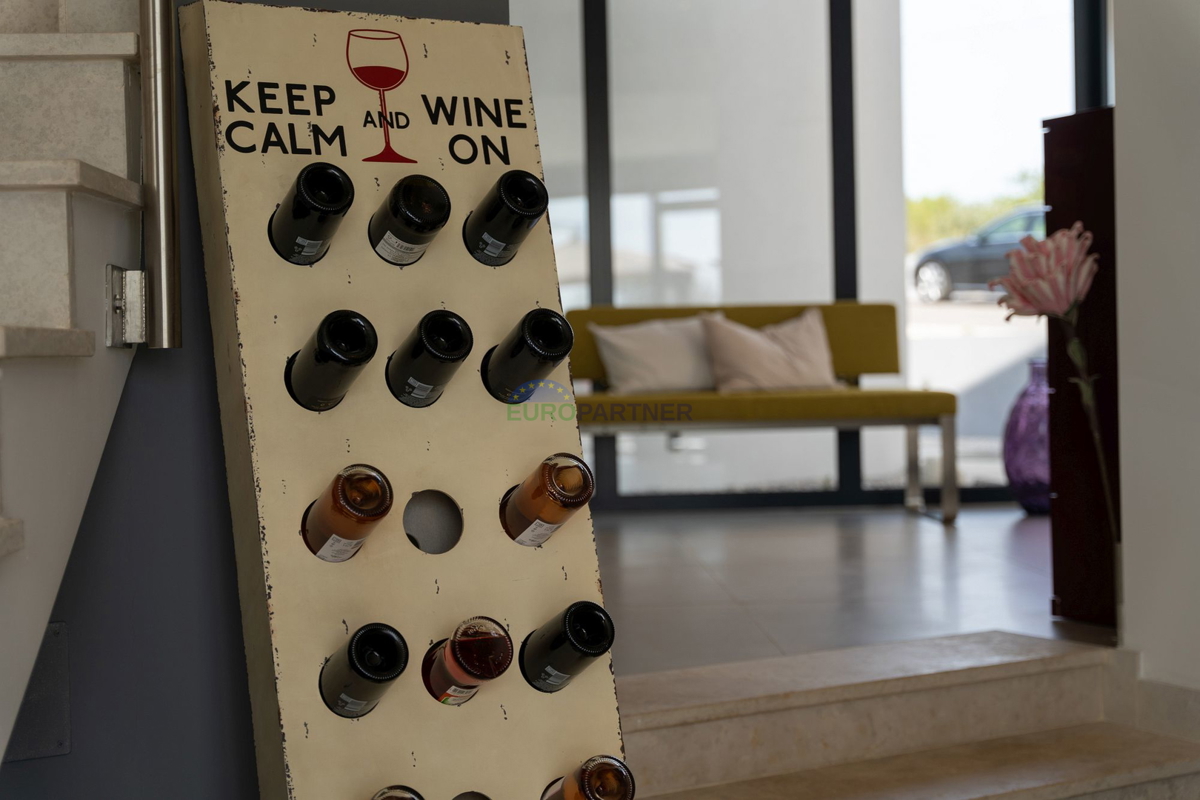 Lussuosa villa con 6000m2 di giardino, nei dintorni di Poreč.