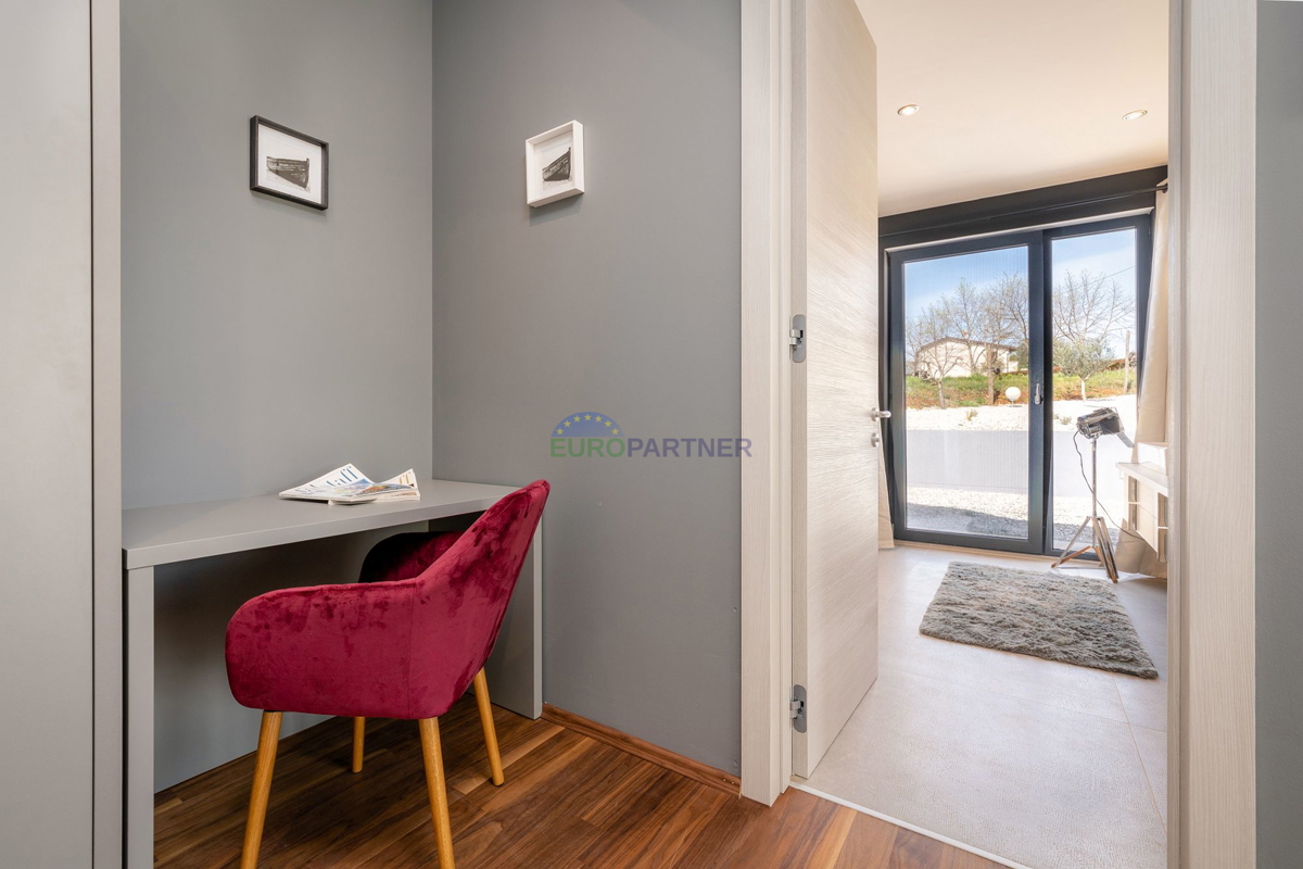 Lussuosa villa con 6000m2 di giardino, nei dintorni di Poreč.