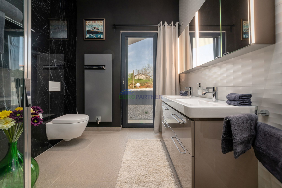 Lussuosa villa con 6000m2 di giardino, nei dintorni di Poreč.