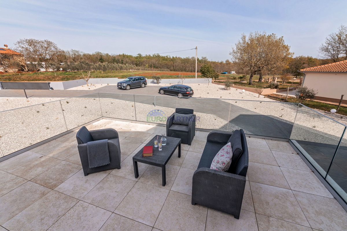 Lussuosa villa con 6000m2 di giardino, nei dintorni di Poreč.