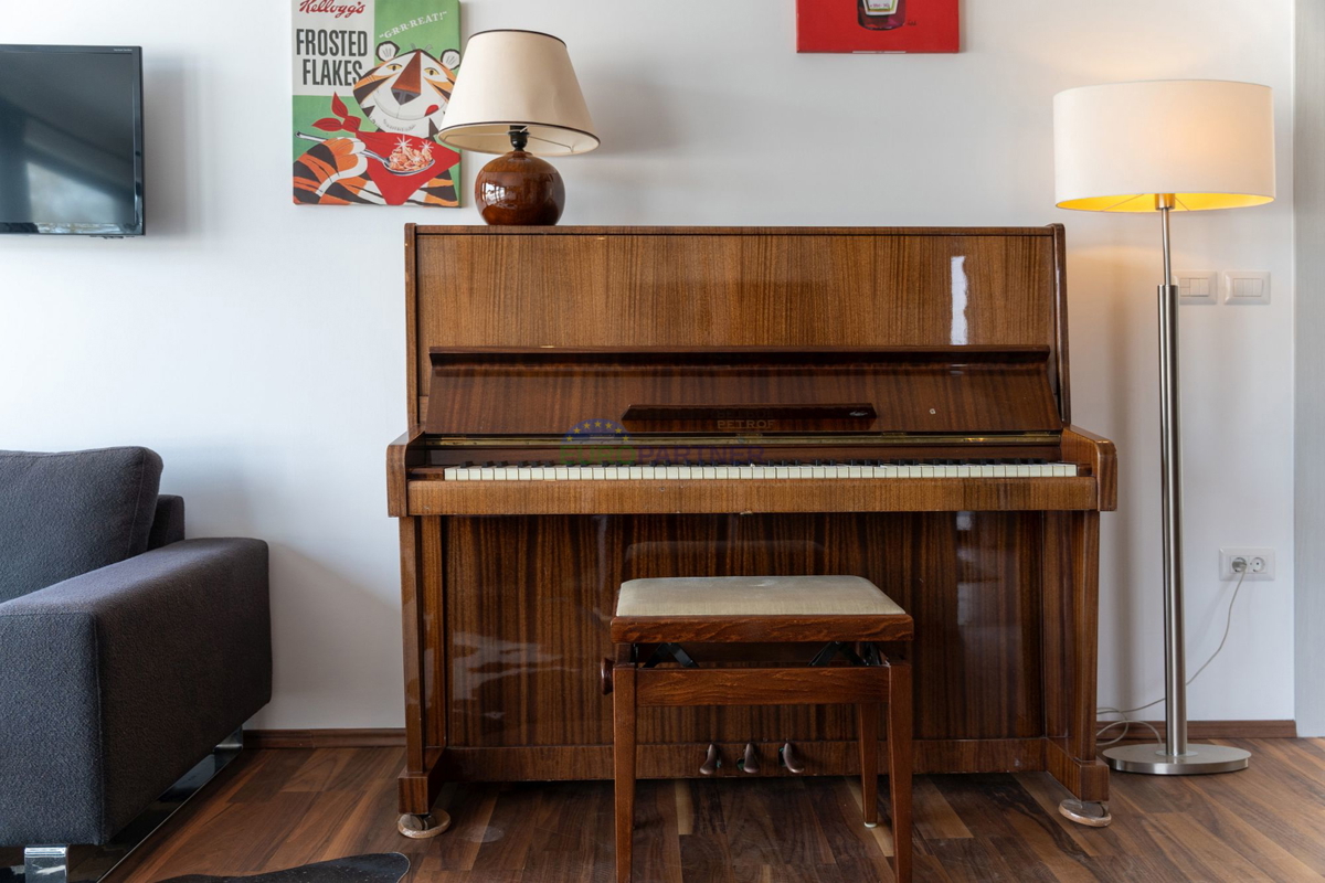 Lussuosa villa con 6000m2 di giardino, nei dintorni di Poreč.