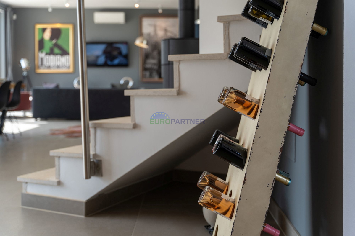 Lussuosa villa con 6000m2 di giardino, nei dintorni di Poreč.