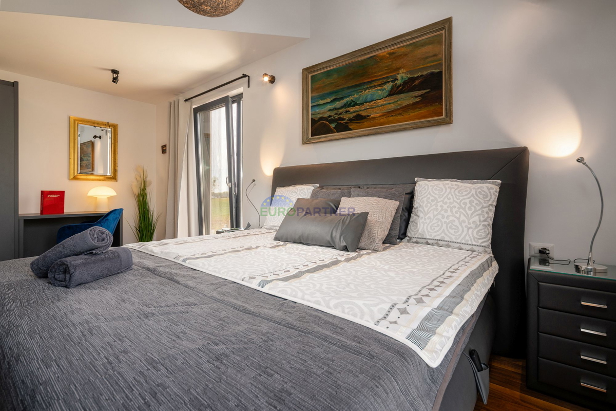 Lussuosa villa con 6000m2 di giardino, nei dintorni di Poreč.