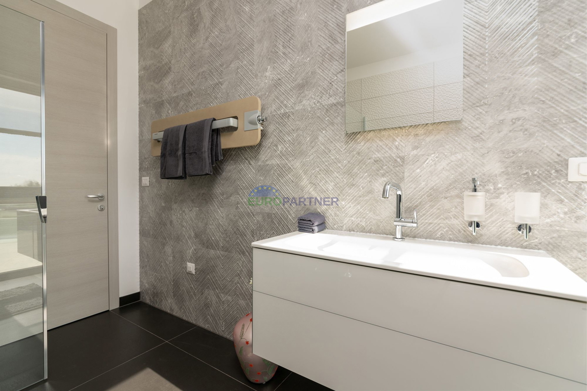 Lussuosa villa con 6000m2 di giardino, nei dintorni di Poreč.