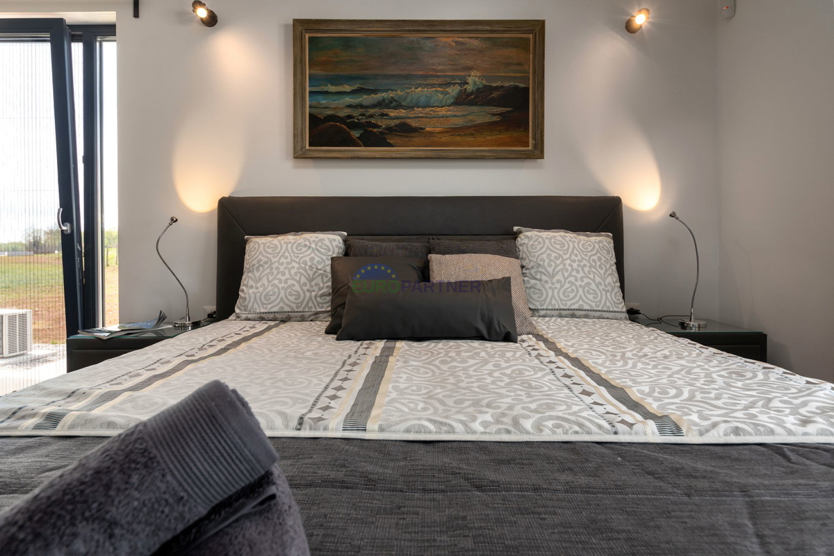 Lussuosa villa con 6000m2 di giardino, nei dintorni di Poreč.