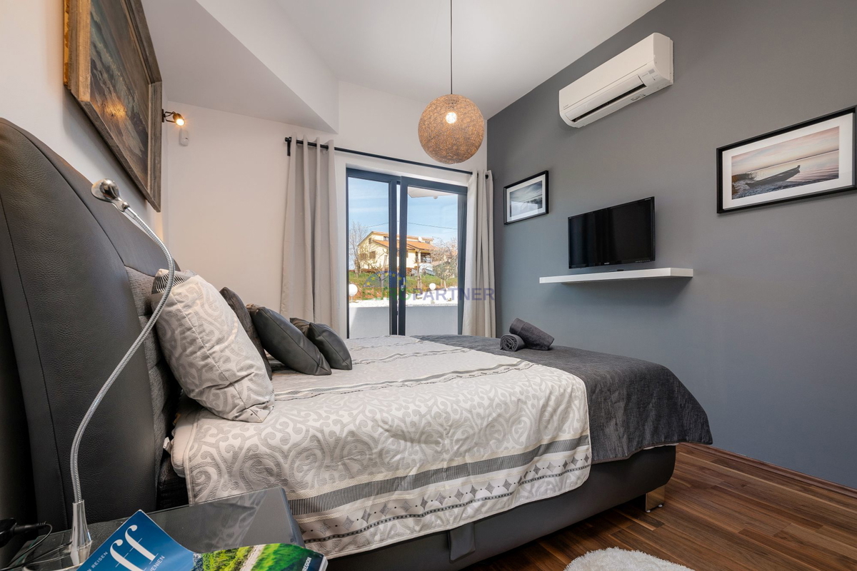 Lussuosa villa con 6000m2 di giardino, nei dintorni di Poreč.