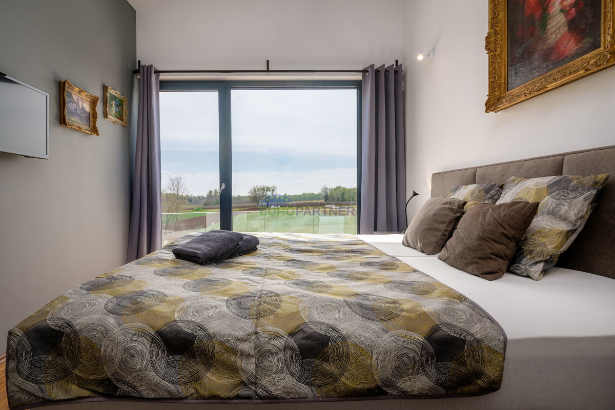 Lussuosa villa con 6000m2 di giardino, nei dintorni di Poreč.