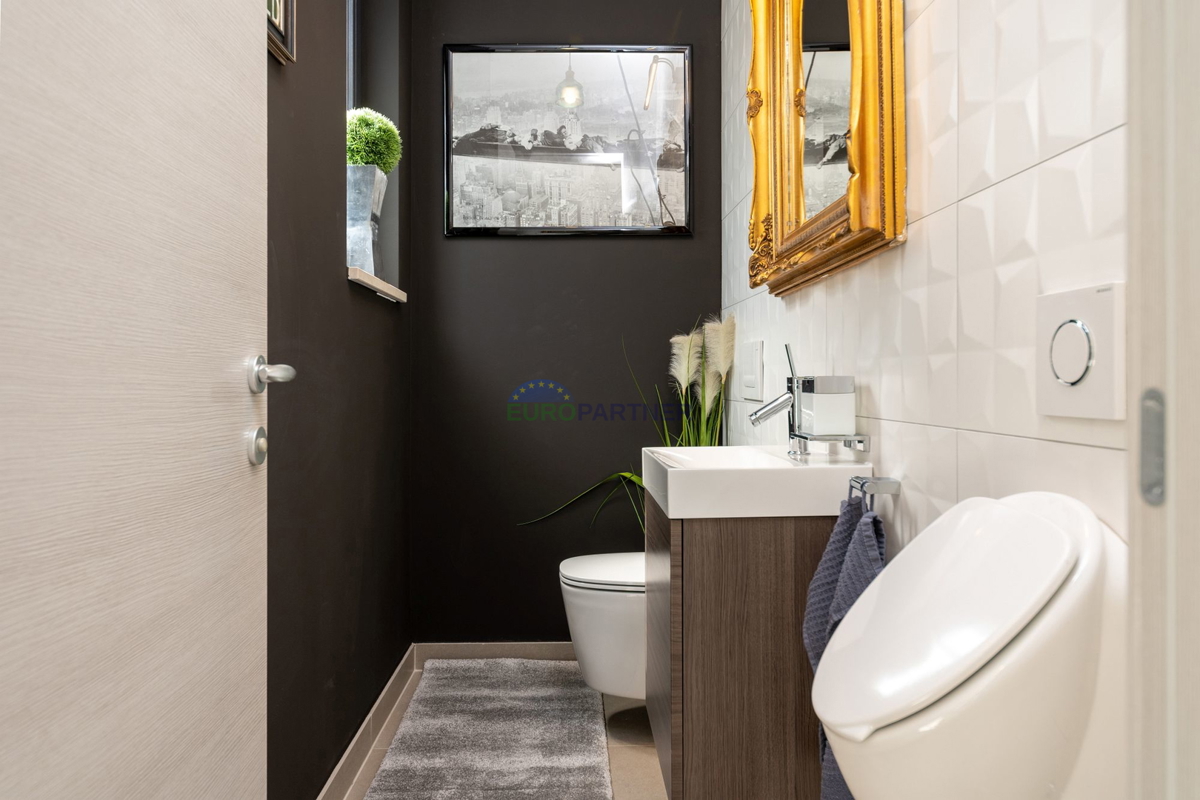 Lussuosa villa con 6000m2 di giardino, nei dintorni di Poreč.