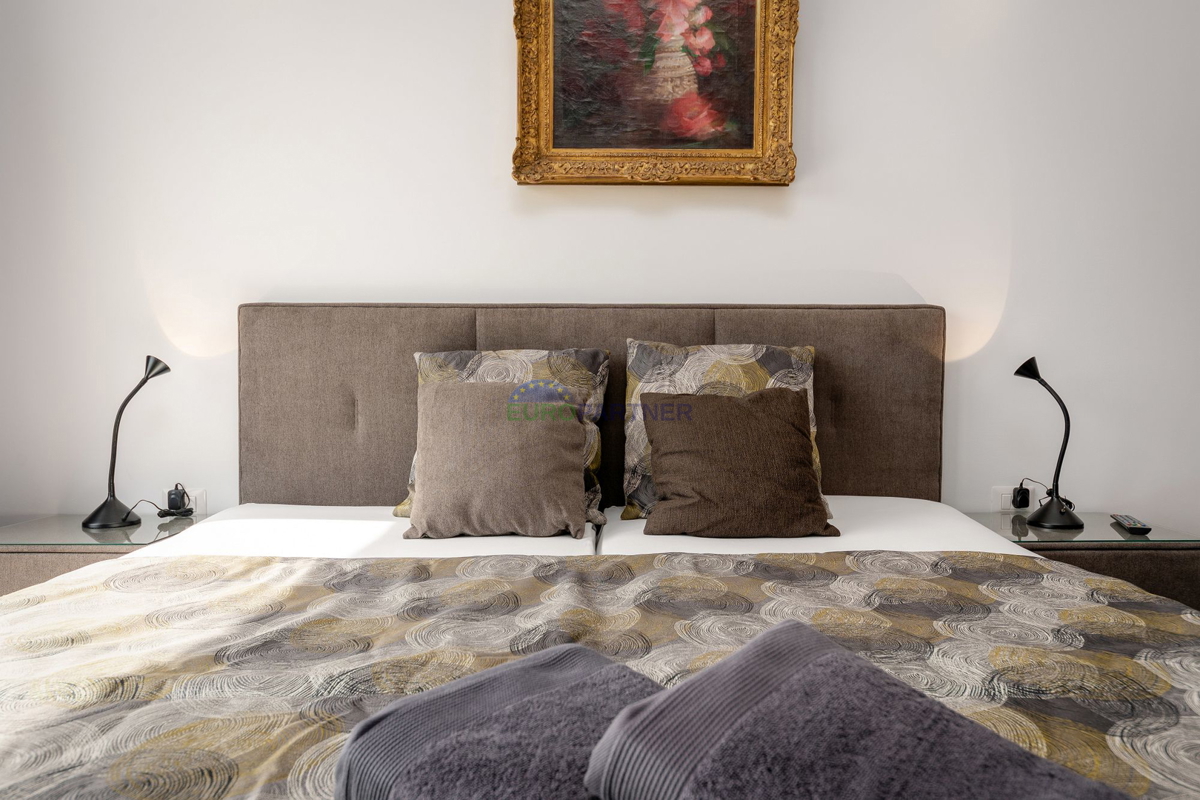 Lussuosa villa con 6000m2 di giardino, nei dintorni di Poreč.