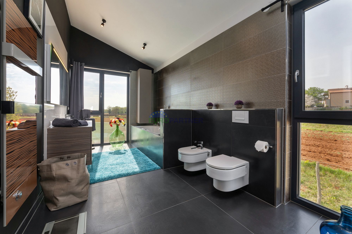 Lussuosa villa con 6000m2 di giardino, nei dintorni di Poreč.